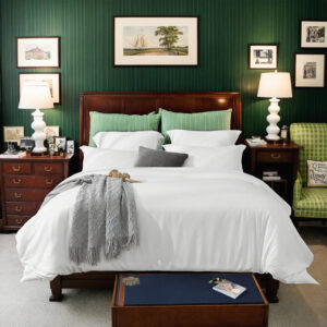 This High-quality White And Pink Oversized Solid Color Duvet Cover Set Includes One Duvet Cover And Two Pillowcases. Its Universally Appealing Design Creates A Warm And Cozy Atmosphere For Any Campus