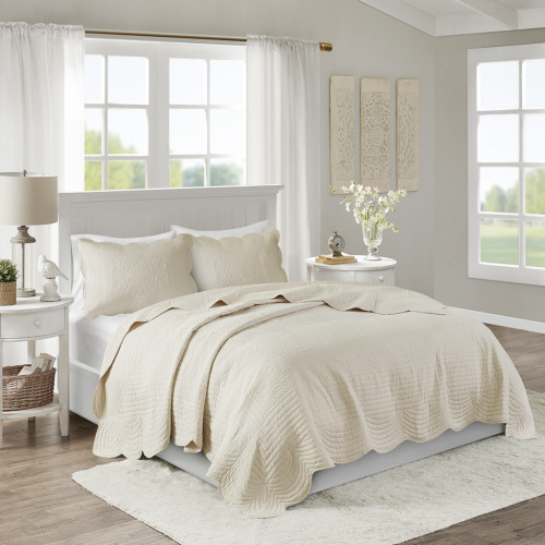 3 Piece Reversible Scalloped Edge Quilt Set Cream King Cal King