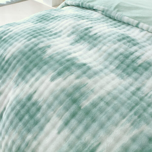 1PC Premium Thick Plush Camo Print Comforter Set, Reversible Bohemian Style Gradient Color Quilt With Ultra Soft Faux Rabbit Hair, Luxury Warm Fluffy Winter Bedding Collection, Geometric Pattern Desig